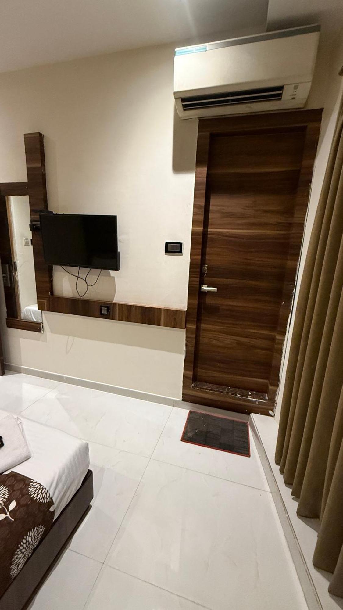 M E R I T O N Hotel T-2 Mumbai Exterior photo