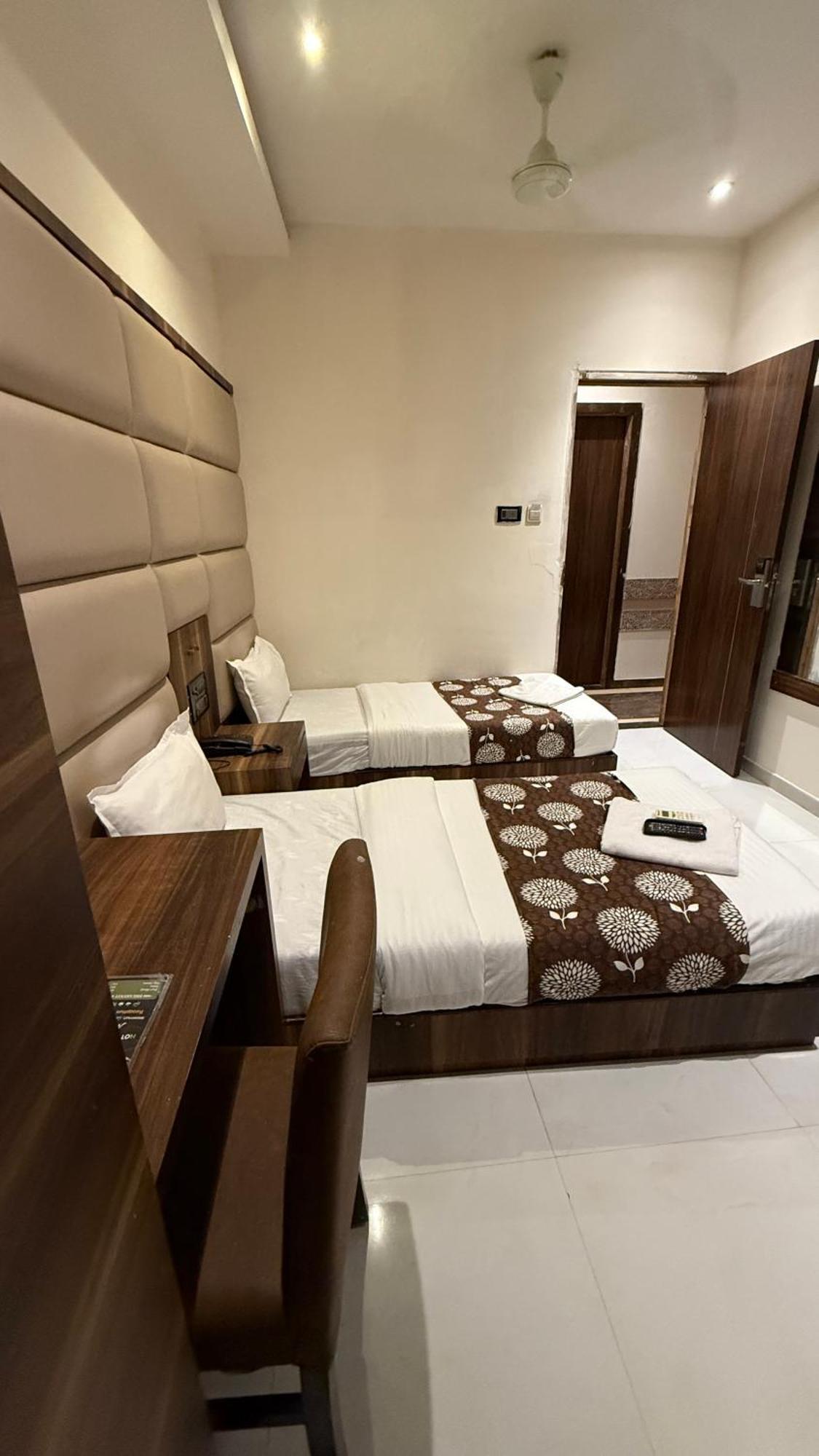 M E R I T O N Hotel T-2 Mumbai Exterior photo